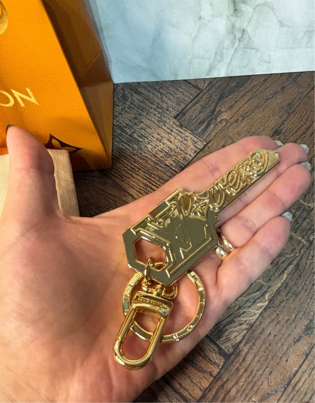 Llavero Louis Vuitton Dorado