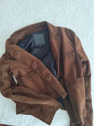 Chaqueta corta ante marrón bolsillos