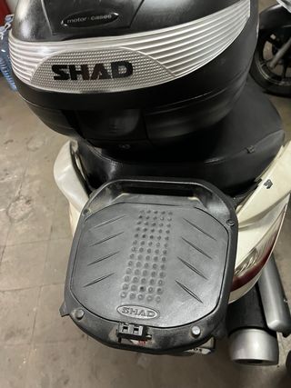 Baúl SHAD con soporte para moto