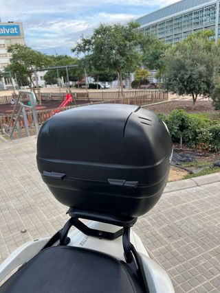 Baúl SHAD con soporte para moto