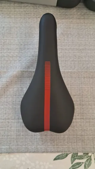 Sillín de BH spike de bicicleta negro con detalle 