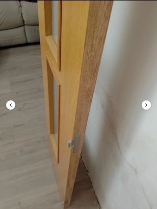 Puerta doble hoja madera maciza.