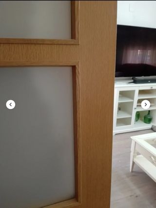 Puerta doble hoja madera maciza.