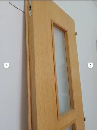 Puerta doble hoja madera maciza.