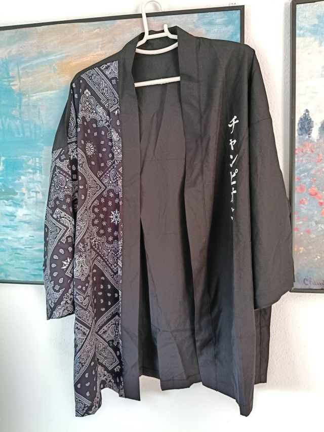 Medio Kimono fino talla L estampado bandana