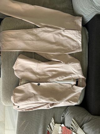 Traje Zara pantalón y blazer beige