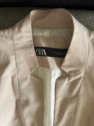 Traje Zara pantalón y blazer beige