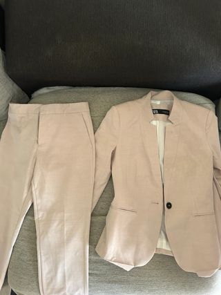 Traje Zara pantalón y blazer beige
