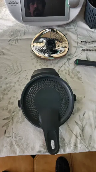 Thermomix TM6 con multitud de accesorios 
