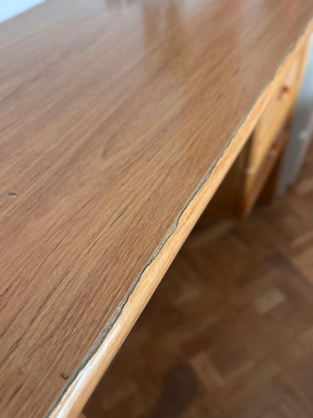 Mesa de escritorio de madera