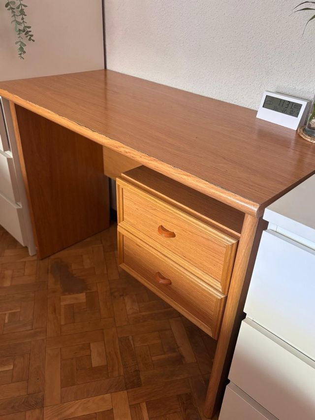 Mesa de escritorio de madera