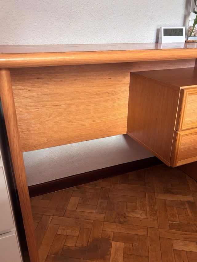 Mesa de escritorio de madera