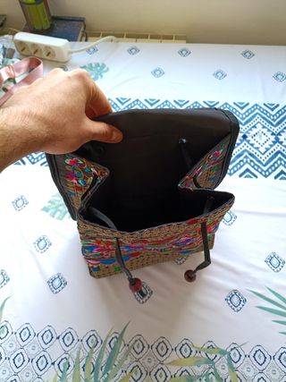 Mochila psicodélica bordada flora y fauna mediana