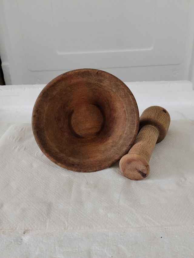 Mortero de madera antiguo