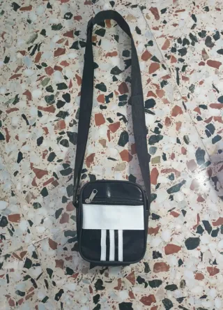 Riñonera Adidas Negra y Blanca Nueva