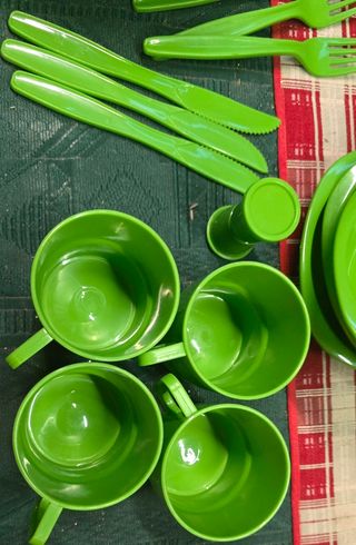 Set stoviglie e posate picnic 4 persone