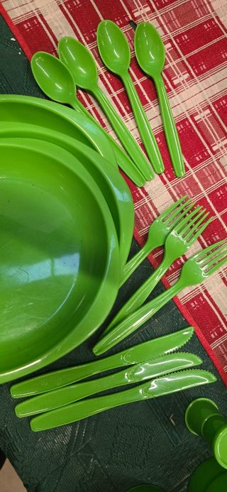 Set stoviglie e posate picnic 4 persone