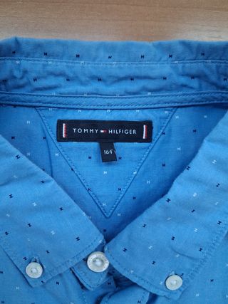 2 Camisas Tommy Hilfiger azules adolescente 

