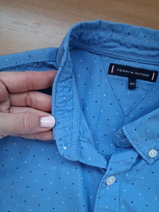 2 Camisas Tommy Hilfiger azules adolescente 

