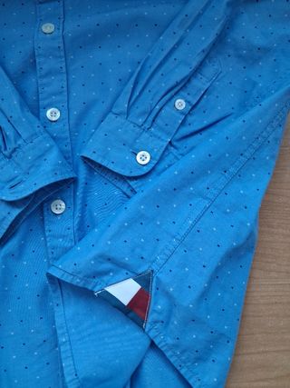 2 Camisas Tommy Hilfiger azules adolescente 

