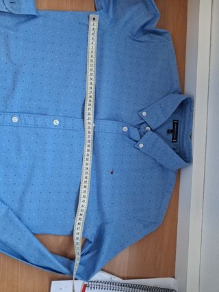 2 Camisas Tommy Hilfiger azules adolescente 

