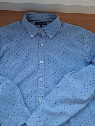 2 Camisas Tommy Hilfiger azules adolescente 

