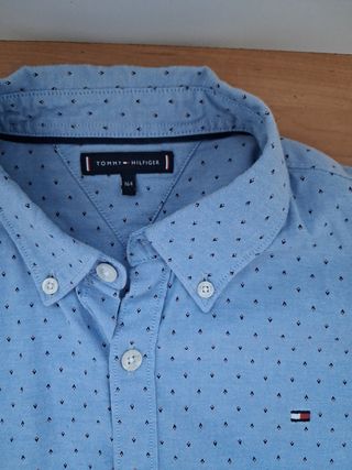 2 Camisas Tommy Hilfiger azules adolescente 

