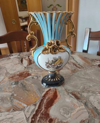 Vaso antico decorato oro e azzurro