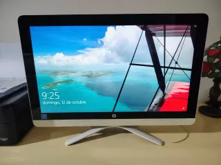 HP All-in-One Ordenador Sobremesa pantalla táctil.