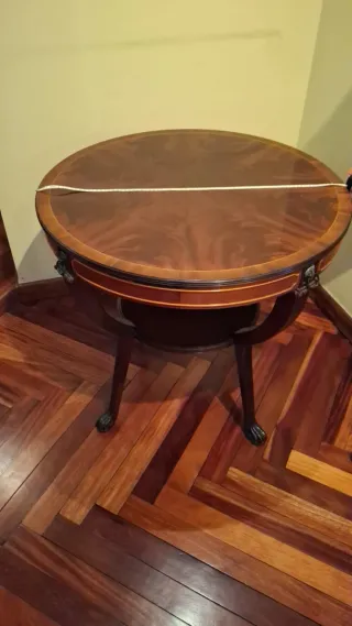 Mesa auxiliar redonda de madera