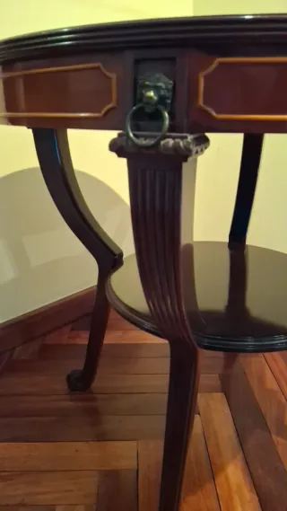 Mesa auxiliar redonda de madera