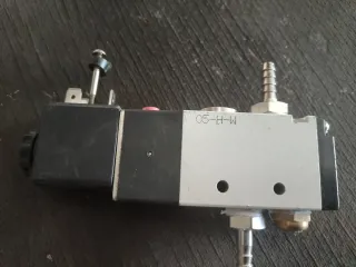 Válvula Solenoide AirTAC 4V210-08