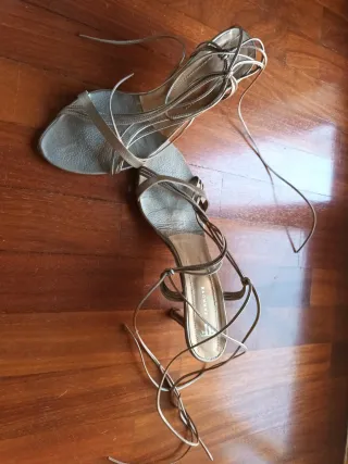 Sandalias de cuerdas doradas y plateadas