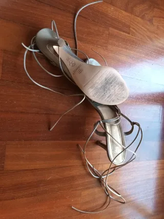 Sandalias de cuerdas doradas y plateadas