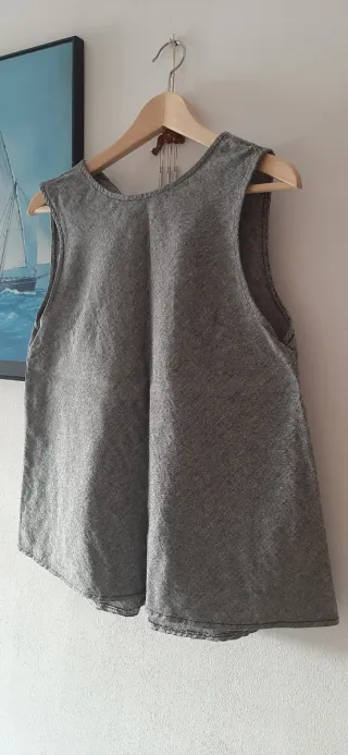 Blusa gris sin mangas