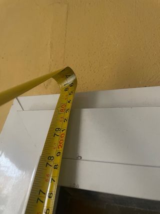 Ventana blanca de aluminio