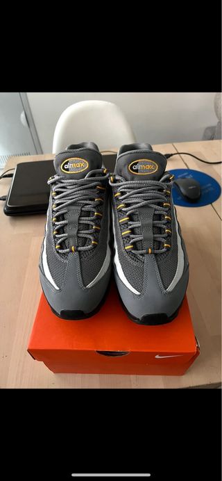 Zapatillas Nike Air Max 95 Gris y naranja 