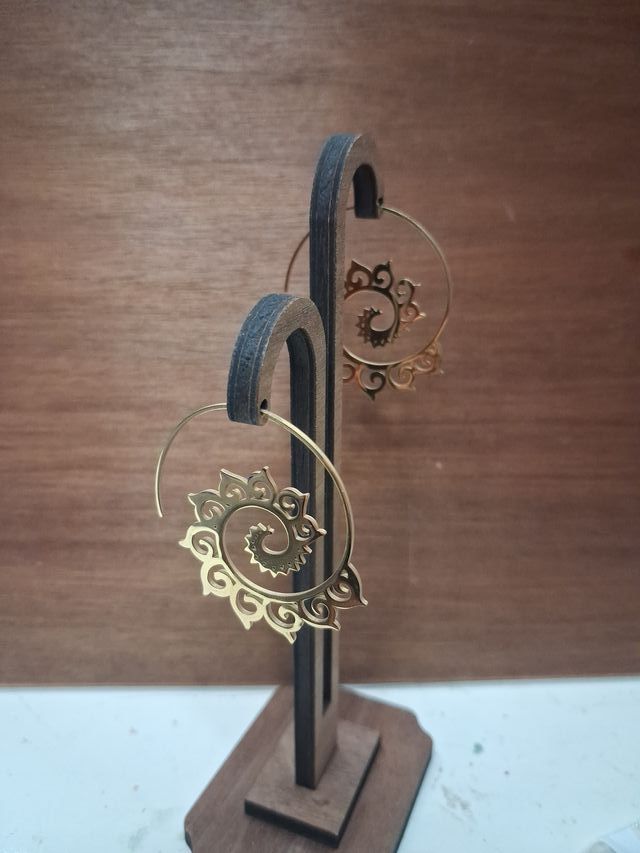 Pendientes acero dorado espiral flor
