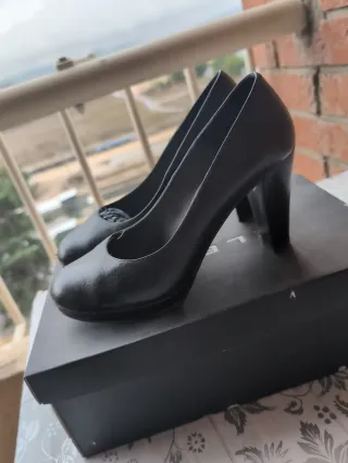 Zapatos de tacón negros con plataforma