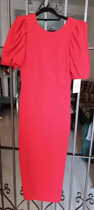 Vestido midi rojo con mangas abullonadas