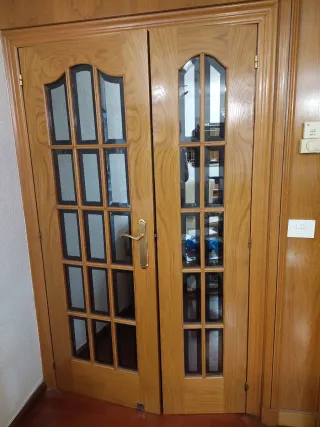 Puerta doble madera con cristal