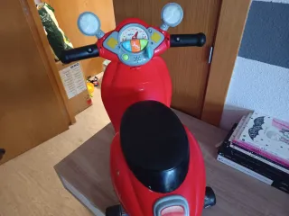 Moto Vespa Chicco Roja