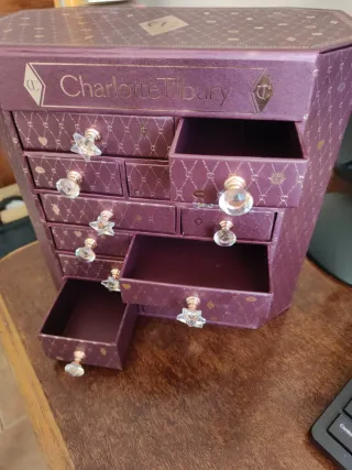 Joyero Charlotte Tilbury Morado y Dorado
