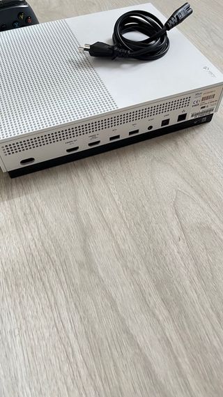 Xbox One S 500GB + 3 Juegos + Mando