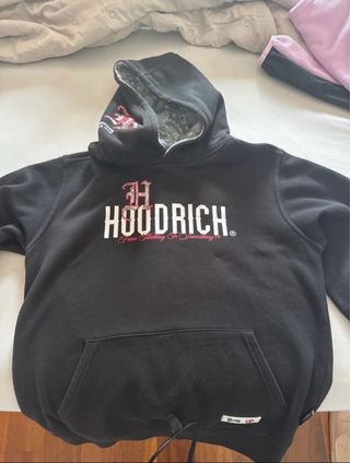 Sudadera Hoodrich Negra como nueva.
talla 13-15 añ
