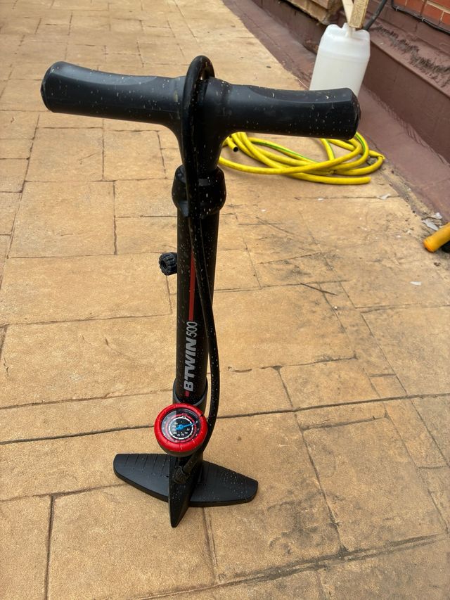 Bomba de pie B'Twin 500 con manómetro