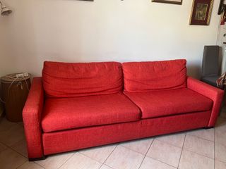 Divano letto rosso in tessuto