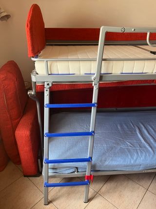 Divano letto rosso in tessuto