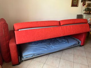 Divano letto rosso in tessuto
