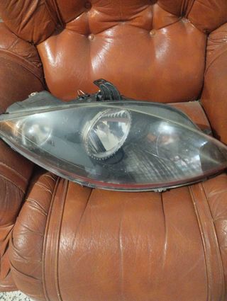 Faro delantero derecho Seat León 1'9 TDI año 2006
